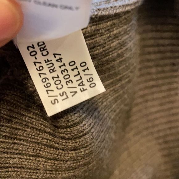 Brown Ruffled V-Neck Button-Up Women's Sweater Merino Wool - Picture 6 of 8